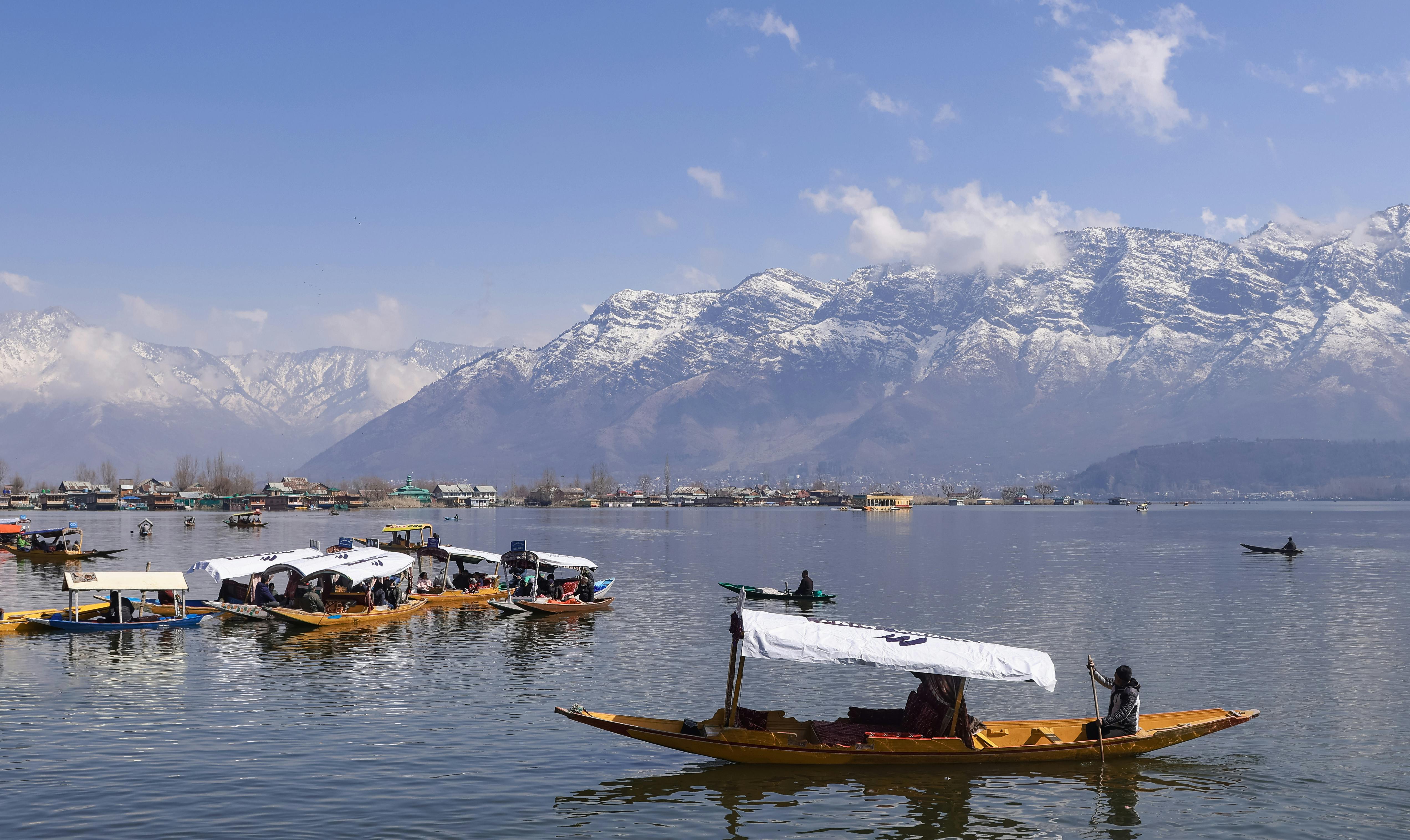 Welcome Heritage Gurkha Houseboats